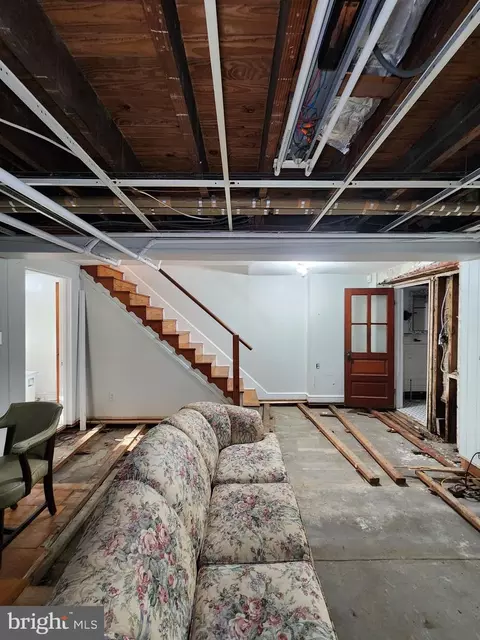 Entry Way - 4327 Shamrock Ave, Baltimore, MD 21206 photo 20 of 25