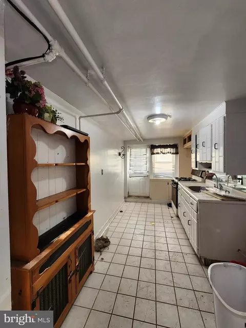 Entry Way - 4327 Shamrock Ave, Baltimore, MD 21206 photo 16 of 25