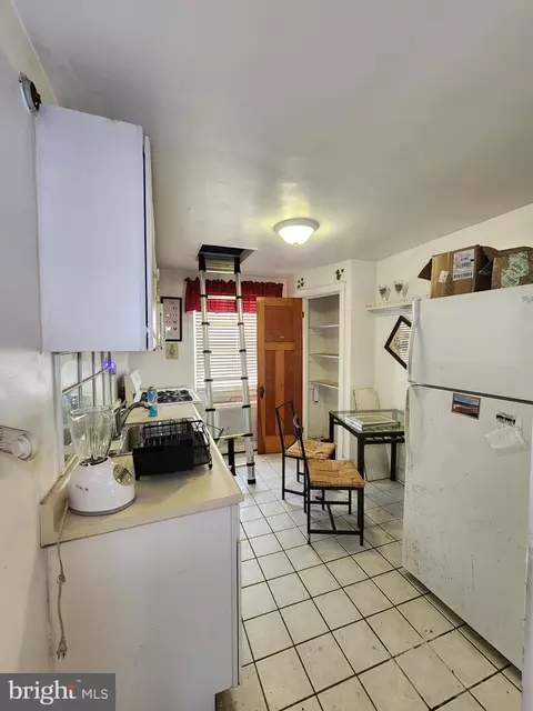 Kitchen - 4327 Shamrock Ave, Baltimore, MD 21206 photo 3 of 4