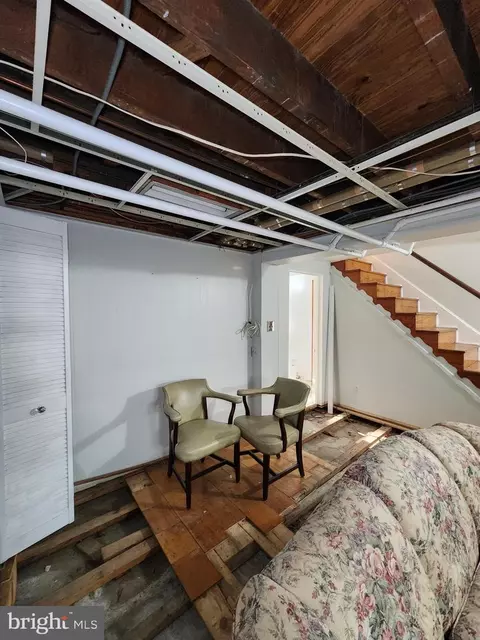 Entry Way - 4327 Shamrock Ave, Baltimore, MD 21206 photo 21 of 25