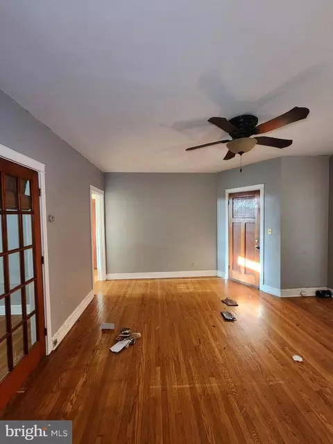 Living - 4327 Shamrock Ave, Baltimore, MD 21206 photo 2 of 4