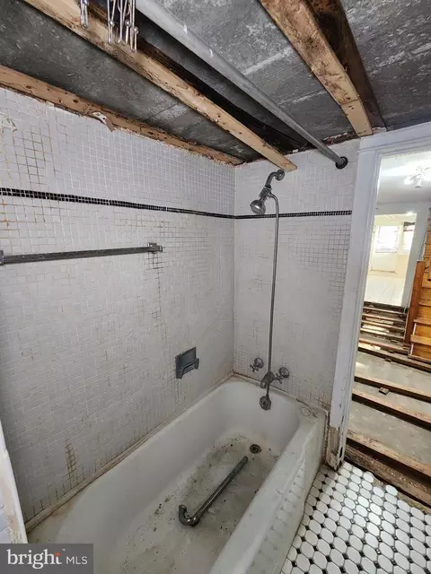 Entry Way - 4327 Shamrock Ave, Baltimore, MD 21206 photo 18 of 25