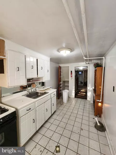 Entry Way - 4327 Shamrock Ave, Baltimore, MD 21206 photo 12 of 25