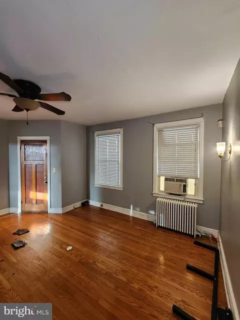 Living - 4327 Shamrock Ave, Baltimore, MD 21206 photo 3 of 4