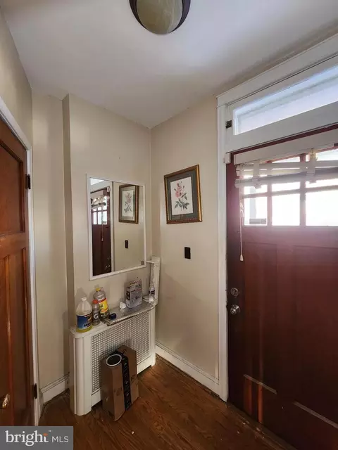 Entry Way - 4327 Shamrock Ave, Baltimore, MD 21206 photo 6 of 25