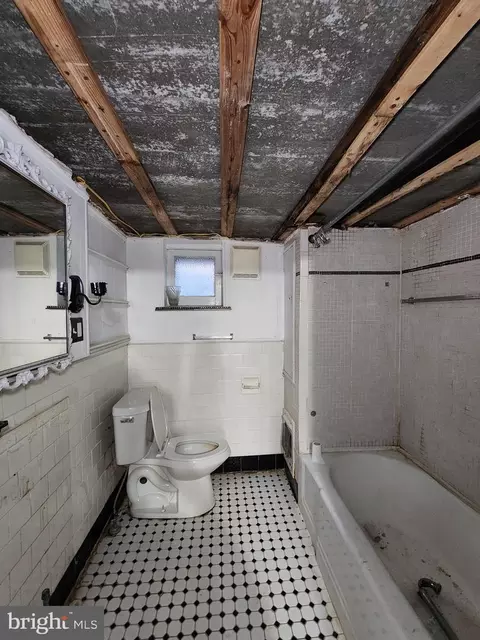 Bath - 4327 Shamrock Ave, Baltimore, MD 21206 photo 7 of 8