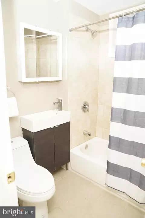 1722 E Lanvale St, Baltimore, MD 21213 photo 3