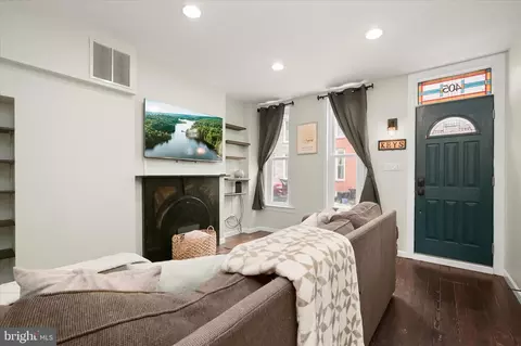 Entry Way - 405 E Clement St, Baltimore, MD 21230 photo 1 of 5