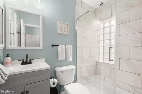 Bath - 405 E Clement St, Baltimore, MD 21230 photo 2 of 4