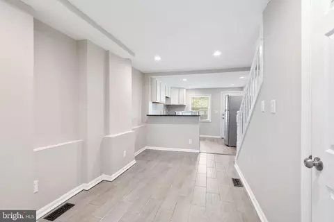 Entry Way - 1145 Ward St, Baltimore, MD 21230 photo 5 of 8