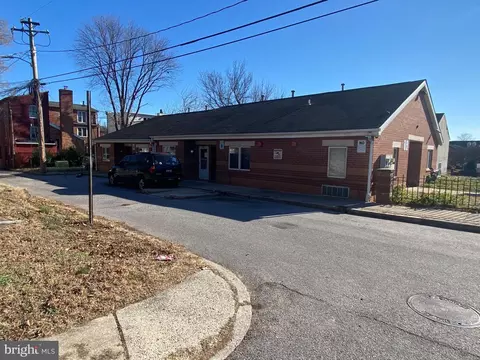 851 Lemmon St, Baltimore, MD 21201 photo 2