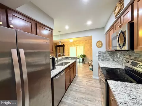 Kitchen - 37 Cobber Ln, Baltimore, MD 21229 photo 5 of 7