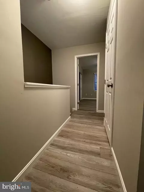Entry Way - 37 Cobber Ln, Baltimore, MD 21229 photo 6 of 18