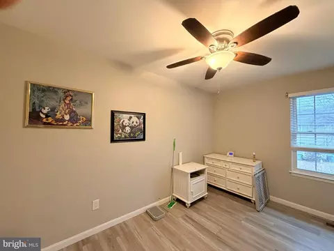 Bedroom - 37 Cobber Ln, Baltimore, MD 21229 photo 4 of 4