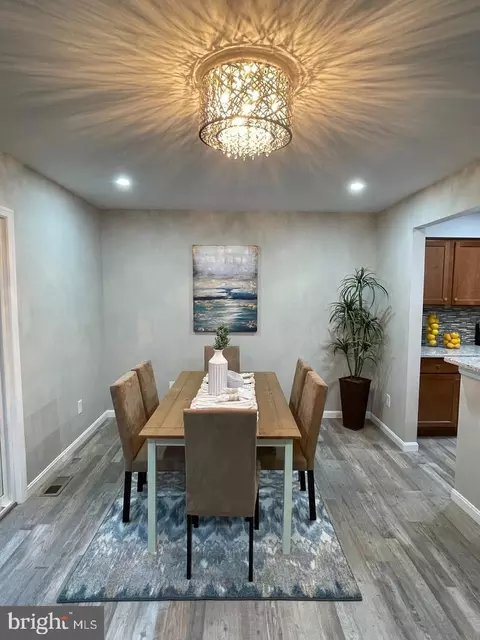 Dining - 37 Cobber Ln, Baltimore, MD 21229 photo 1 of 2