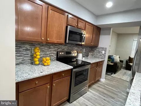 Kitchen - 37 Cobber Ln, Baltimore, MD 21229 photo 2 of 7