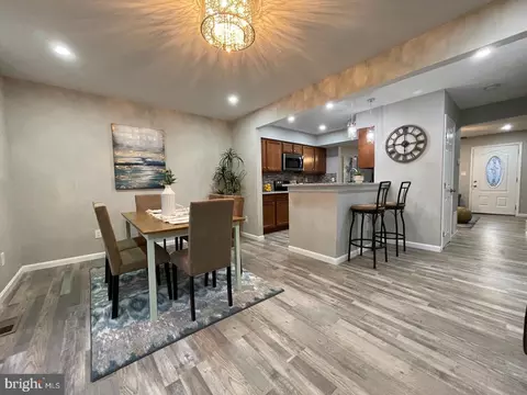 Dining - 37 Cobber Ln, Baltimore, MD 21229 photo 2 of 2