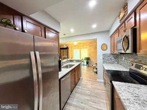 Kitchen - 37 Cobber Ln, Baltimore, MD 21229 photo 7 of 7