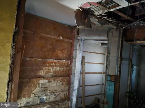 Entry Way - 1930 Frederick Ave, Baltimore, MD 21223 photo 9 of 10