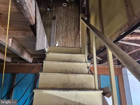 Entry Way - 1930 Frederick Ave, Baltimore, MD 21223 photo 5 of 10
