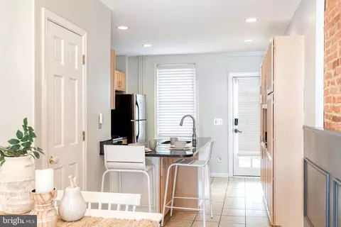 Entry Way - 440 E Clement St, Baltimore, MD 21230 photo 4 of 5