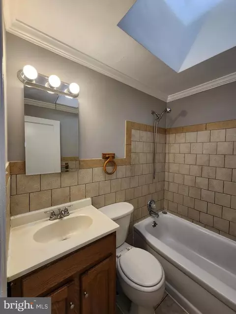 Bath - 6305 Brown Ave, Baltimore, MD 21224 photo 3 of 8