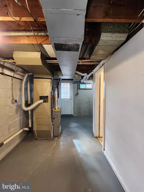 Entry Way - 6305 Brown Ave, Baltimore, MD 21224 photo 12 of 14