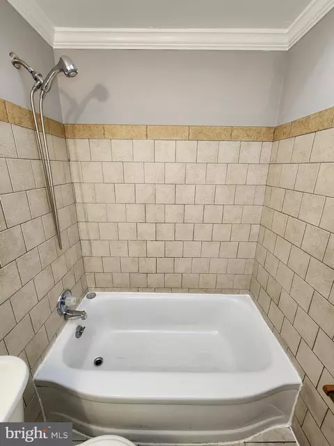 Bath - 6305 Brown Ave, Baltimore, MD 21224 photo 4 of 8