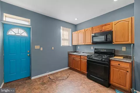 Entry Way - 1309 Kuper St, Baltimore, MD 21223 photo 7 of 12