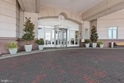 Exterior - 100 Harborview Dr #814, Baltimore, MD 21230 photo 1 of 5