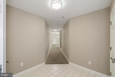 Entry Way - 100 Harborview Dr #814, Baltimore, MD 21230 photo 1 of 2