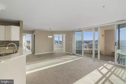 Living - 100 Harborview Dr #814, Baltimore, MD 21230 photo 3 of 5