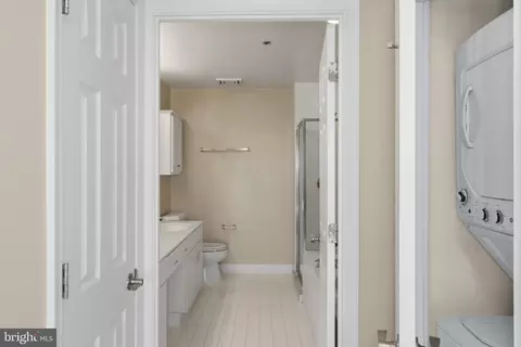 Entry Way - 100 Harborview Dr #814, Baltimore, MD 21230 photo 2 of 2