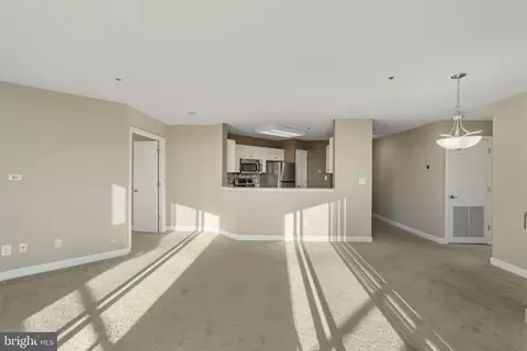 Living - 100 Harborview Dr #814, Baltimore, MD 21230 photo 5 of 5