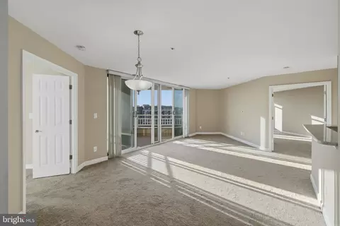 Living - 100 Harborview Dr #814, Baltimore, MD 21230 photo 2 of 5