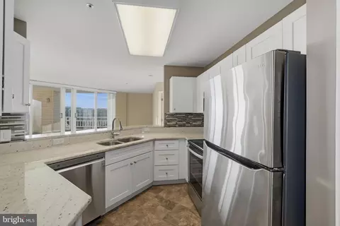 Kitchen - 100 Harborview Dr #814, Baltimore, MD 21230 photo 1 of 3