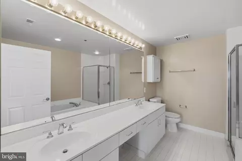 Bath - 100 Harborview Dr #814, Baltimore, MD 21230 photo 1 of 2
