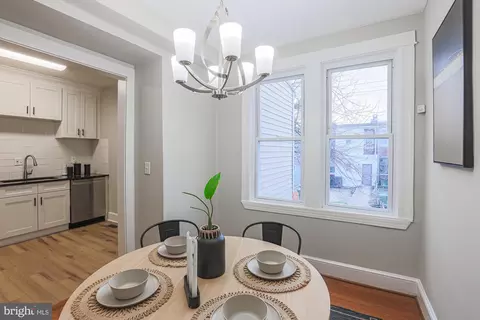 Dining - 743 Linnard St, Baltimore, MD 21229 photo 2 of 5