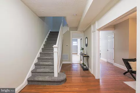 Entry Way - 743 Linnard St, Baltimore, MD 21229 photo 3 of 8