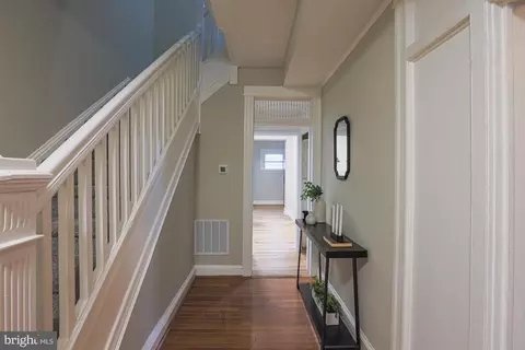 Entry Way - 743 Linnard St, Baltimore, MD 21229 photo 4 of 8