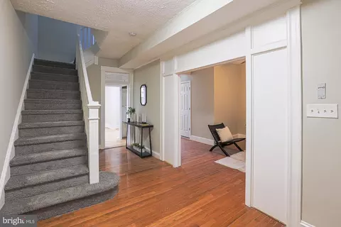 Entry Way - 743 Linnard St, Baltimore, MD 21229 photo 5 of 8