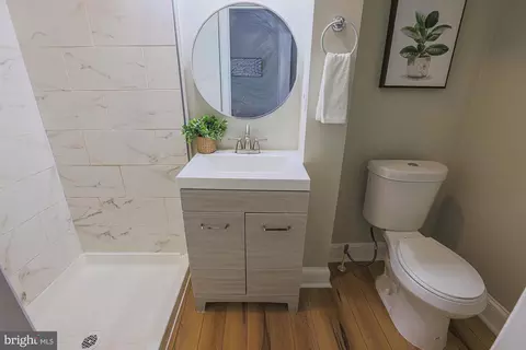 Bath - 743 Linnard St, Baltimore, MD 21229 photo 1 of 5