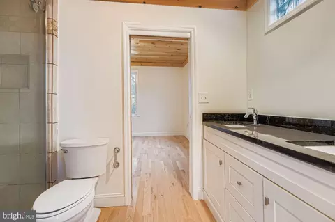 Bath - 5930 Glenoak Ave, Baltimore, MD 21214 photo 4 of 4
