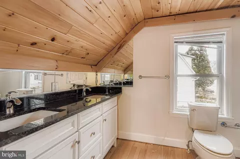 Bath - 5930 Glenoak Ave, Baltimore, MD 21214 photo 1 of 4