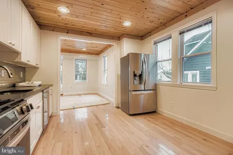 Entry Way - 5930 Glenoak Ave, Baltimore, MD 21214 photo 1 of 3