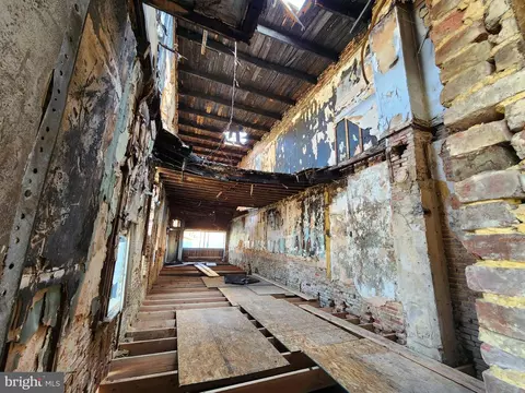 2401 E Biddle St, Baltimore, MD 21213 photo 4