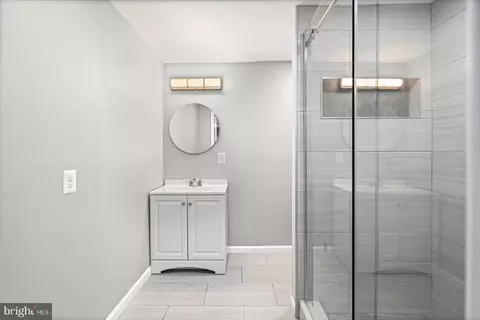 Bath - 407 Pitman Pl, Baltimore, MD 21202 photo 1 of 5