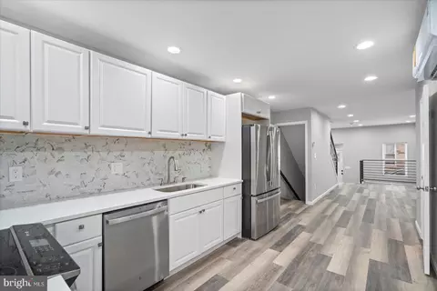 Entry Way - 407 Pitman Pl, Baltimore, MD 21202 photo 6 of 12