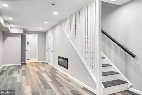 Entry Way - 407 Pitman Pl, Baltimore, MD 21202 photo 7 of 12