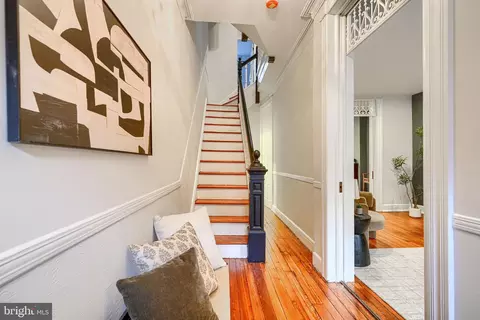Entry Way - 1911 Park Ave, Baltimore, MD 21217 photo 2 of 7